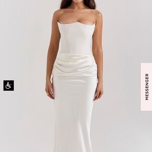 Elegant White Strapless Dress